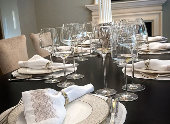 A-luxury-dining-room-in-a-house-with-products-from-Glancy-Fawcett-including-tableware-tea-sets-table-linen-and-accessories