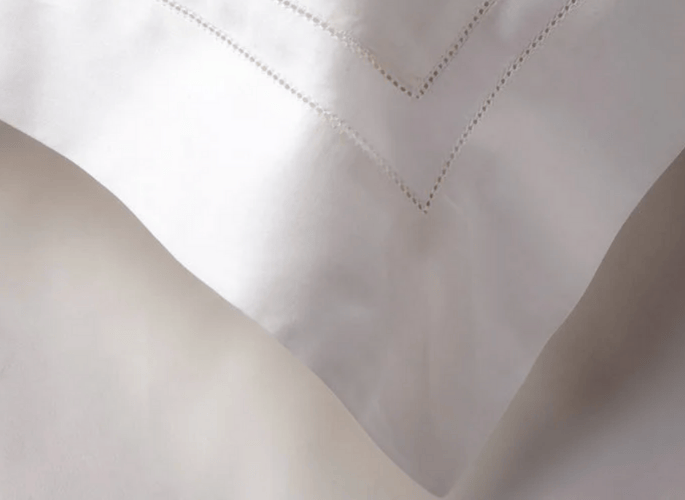 A-luxury-high-thread-count-cotton-pillowcase-made-for-superyachts-yachts-homes-and-private-jets